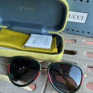 New Gucci unisex Sunglasses with Green and Red Accents